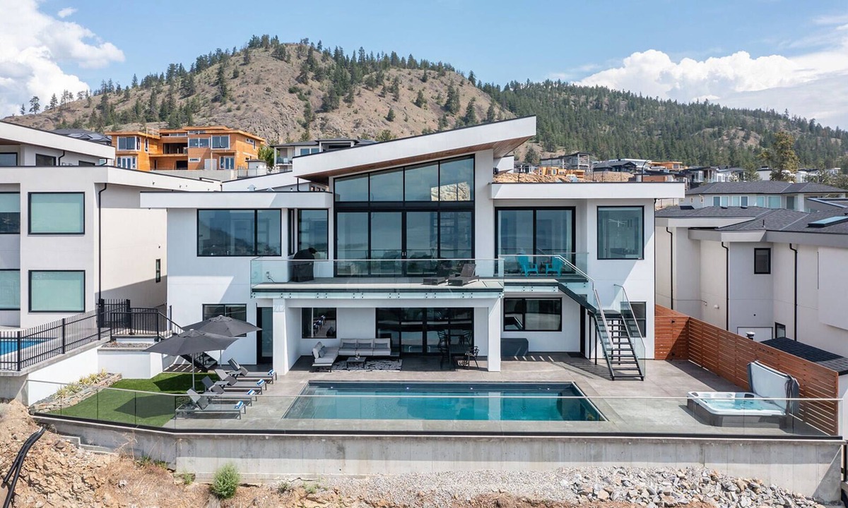 Central Okanagan House | This house is a 4 bedroom(s), 3 bathrooms, located in West Kelowna, BC.