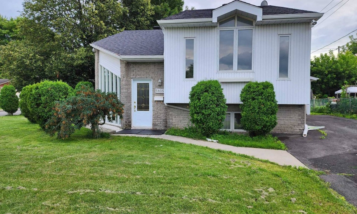 Saint-Hubert House | Timeless Tranquility, a place near everything!