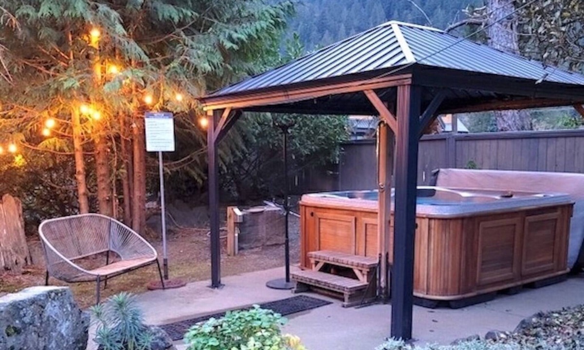 Heritage The Heart Of Village | Harrison Hot Springs