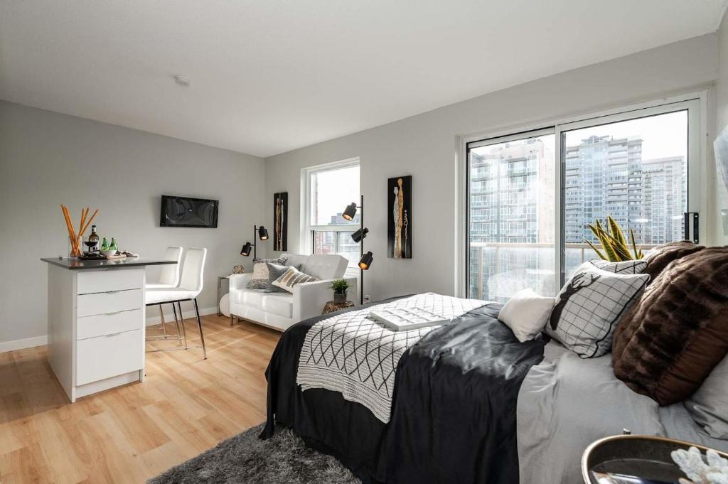 Old Ottawa East Apartment | Top Floor 21