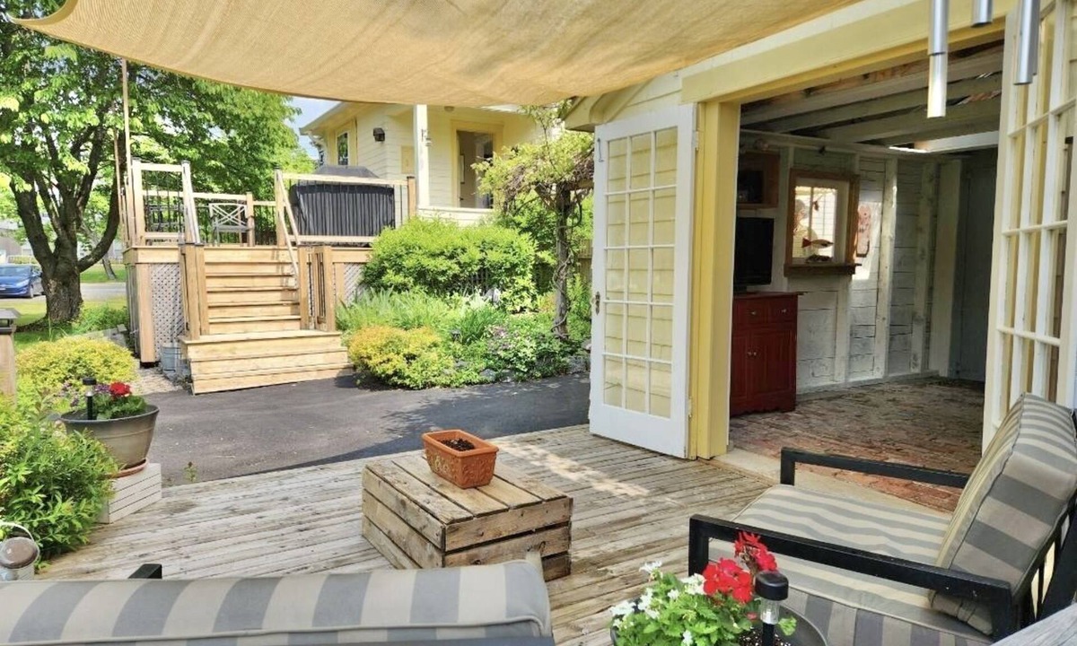 Lunenburg House | Town of Lunenburg 3 BR- with 3 decks!