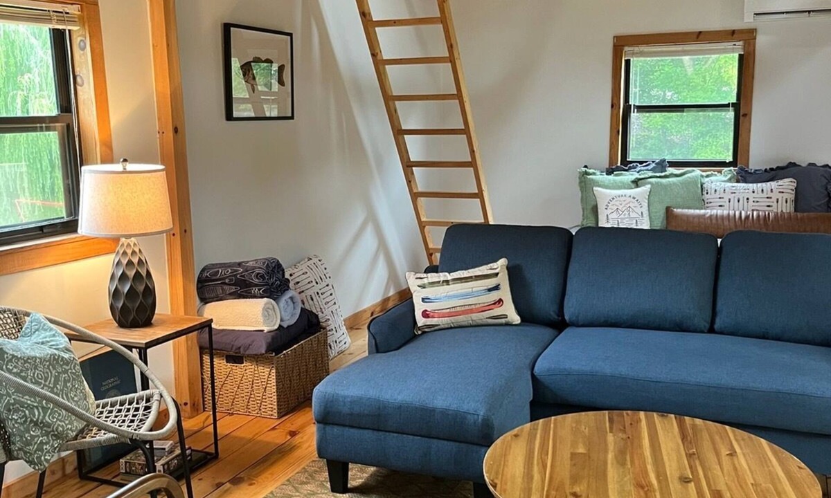 Goldbond Cabin | Tranquil 4 bed cabin in Pembroke