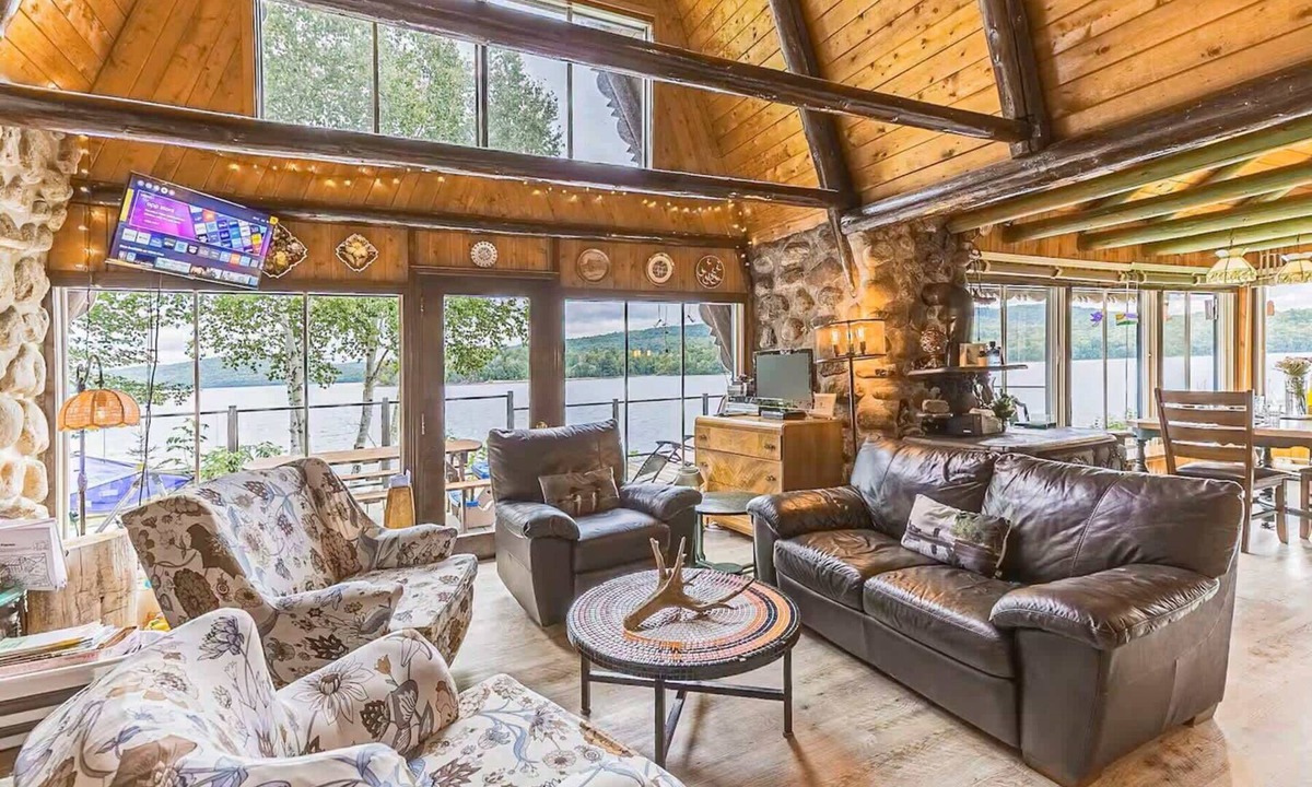 Grand-Remous Ski Chalet | Tranquil Lakeside, Private Dock, Kayak, Fire Pit