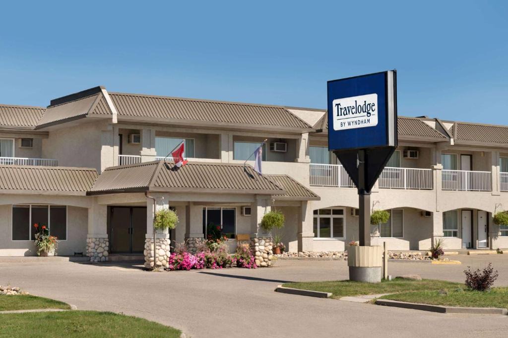 Edson Hotel | Travelodge by Wyndham Edson