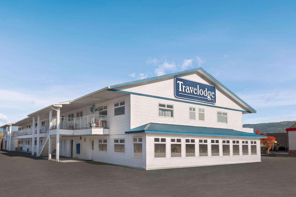 Salmon Arm Hotel | Travelodge by Wyndham Salmon Arm BC