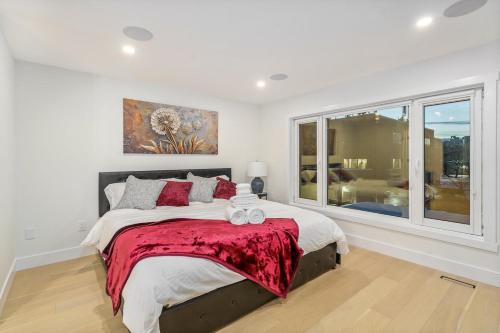 Bridgeland House | Trendy Bridgeland, Fireplace, King Beds, AC