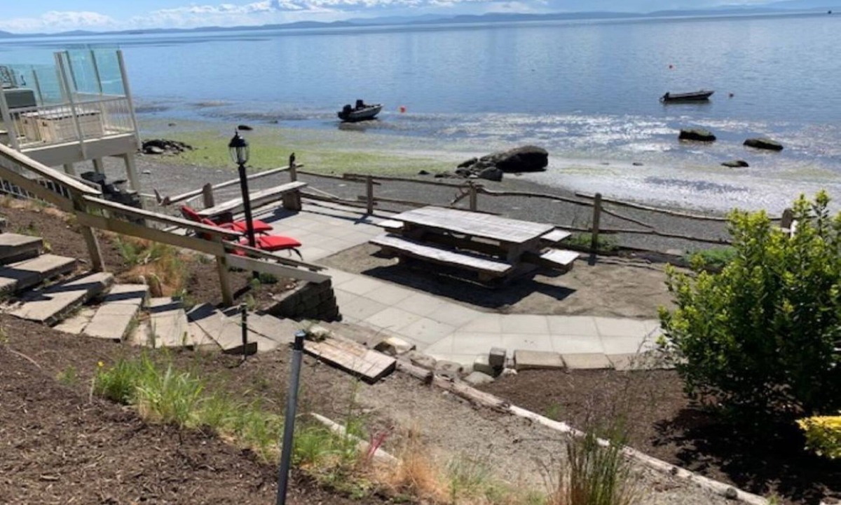 Delta Cottage | Tsawwassen Beach Cottage
