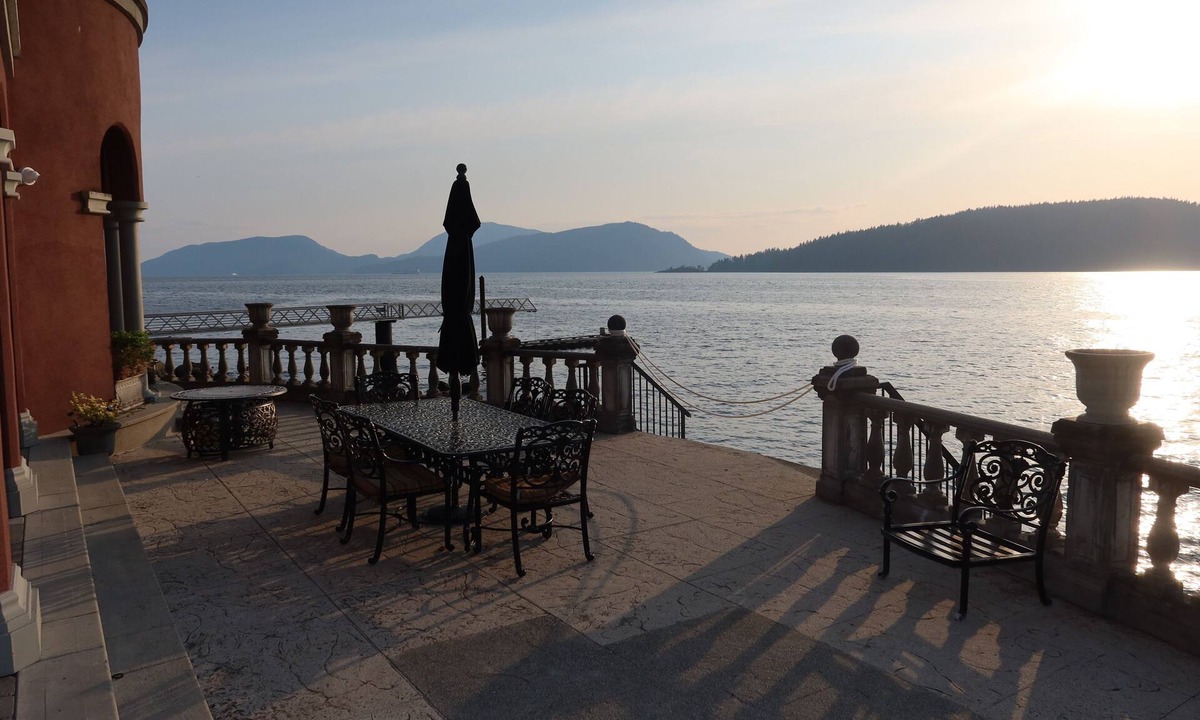 Woodfibre House | Tuscan-style Waterfront Home w/Hottub and Stunning Views