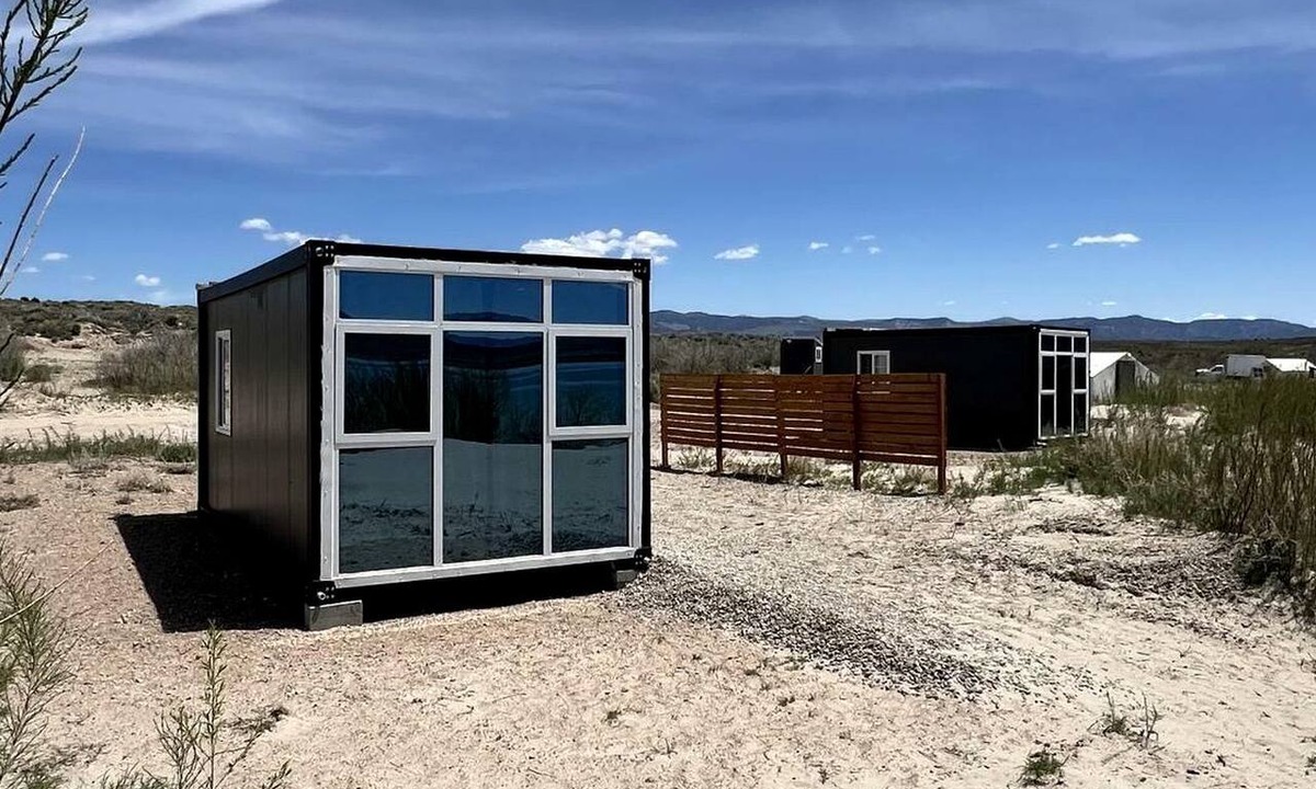 Levan Cabin | Unique Mirror Pod on the Shores of Yuba Lake for a Fantastic Couples Escape in Utah