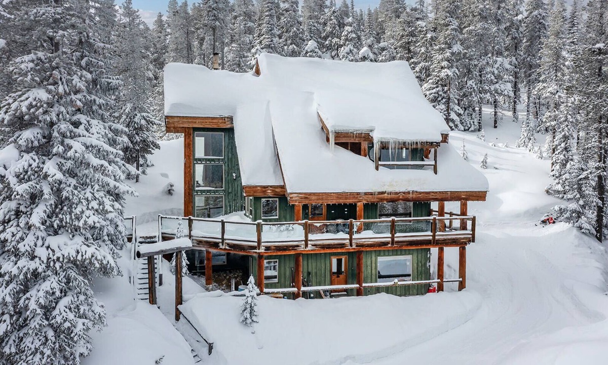 Okanagan-Similkameen Cabin | Unique ski cabin at Apex Mountain