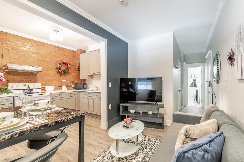 Central Hamilton Apartment | Upscale 2BR with King Bed - Prime Location