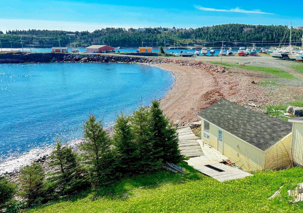 Norman's Cove-Long Cove House | Upstairs @ The Homestead Oceanfront Suites