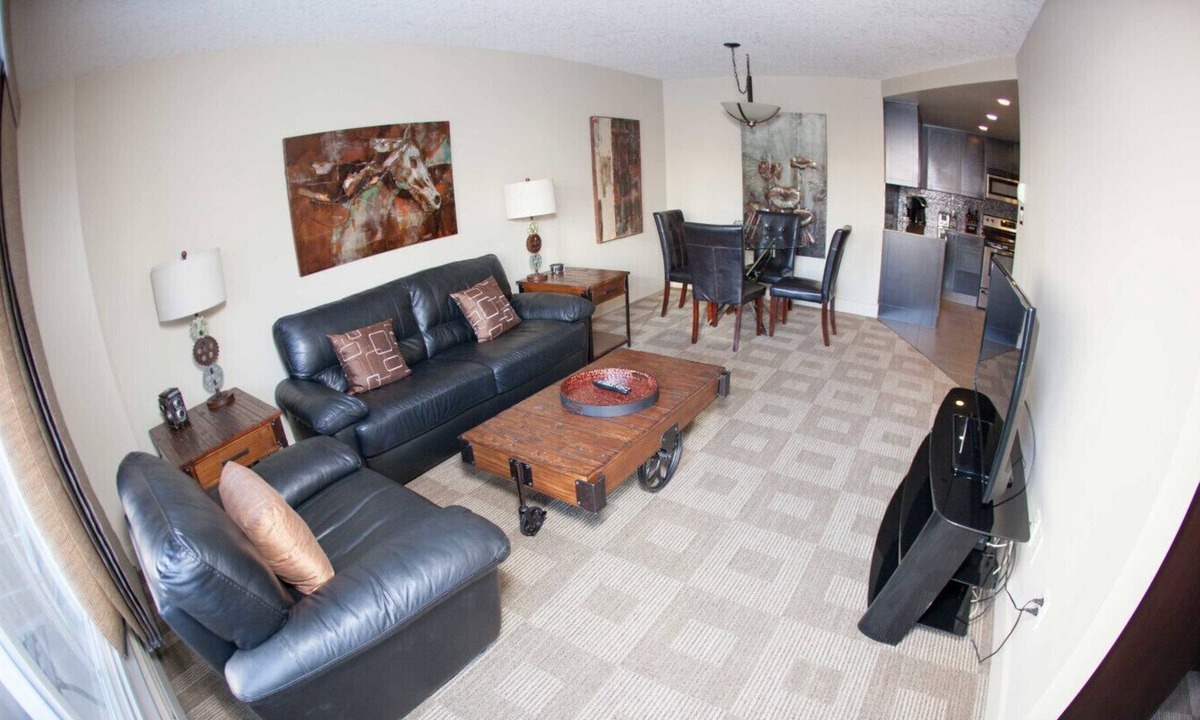 Connaught Condo | Uptown 1D01- 1 Bedroom + Den - Calgary, Alberta