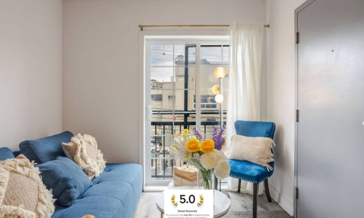 Pointe-Saint-Charles Apartment | Urban Chic 3BR| Griffintown Escape