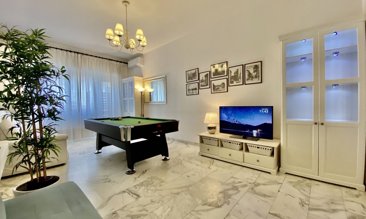Quartiere XIII Aurelio Apartment | Vatican Large Group/Family Retreat: Metro Line A, Pool Table, Wellputt & Mini-Golf