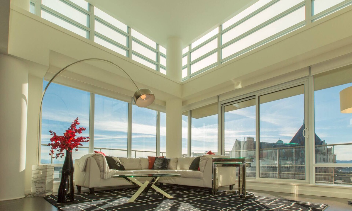 Inner Harbour Condo | Victoria's Falls-Large, Luxurious Suite with Olympic and Harbour Views, Seasonal Pool and AC