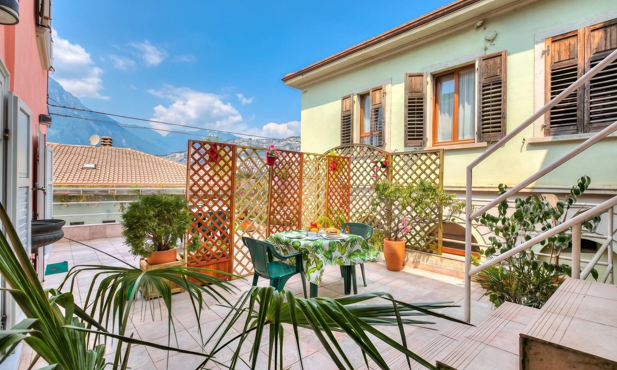 Torbole sul Garda Hotel | Vida Boa Queen Room 5min to Lake, Torbole sul Garda, Italy