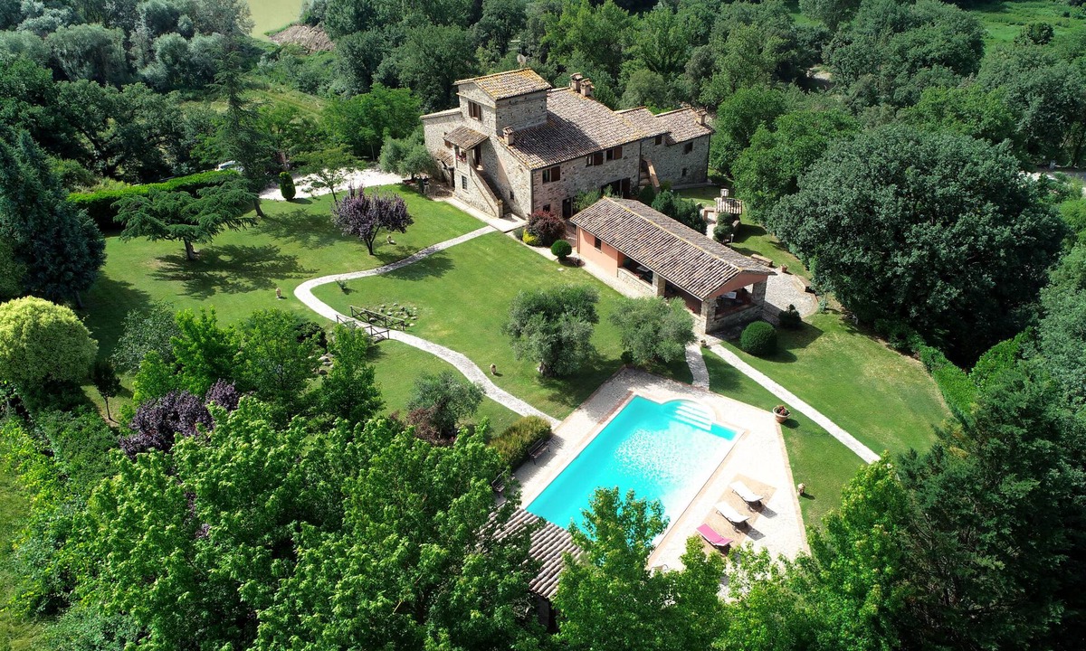 Acqua Loreto Villa | VILLA ALTEA. Large groups, family friendly, large garden, jet stream pool