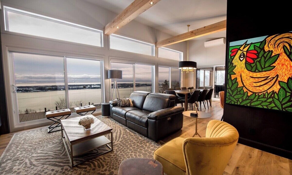 Les Eboulements Ski Chalet | Villa Bella 209: River Views, Luxe Retreat, Spa