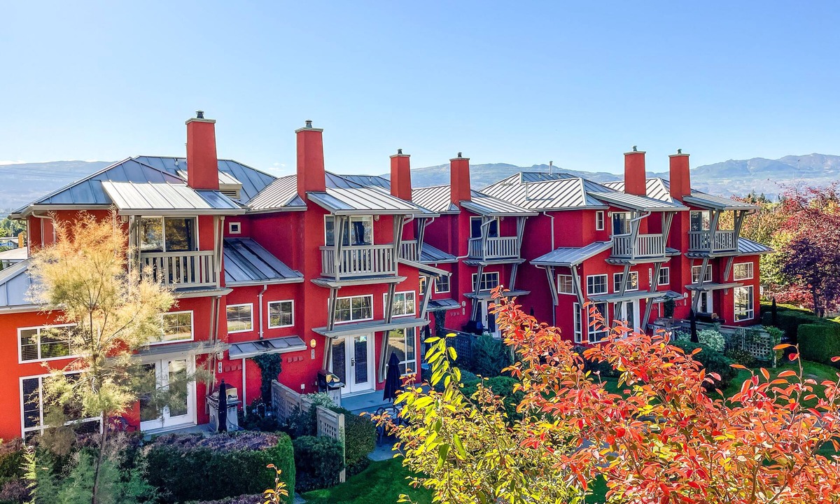 South Pandosy Apartment | Villa's At Eldorado Resort