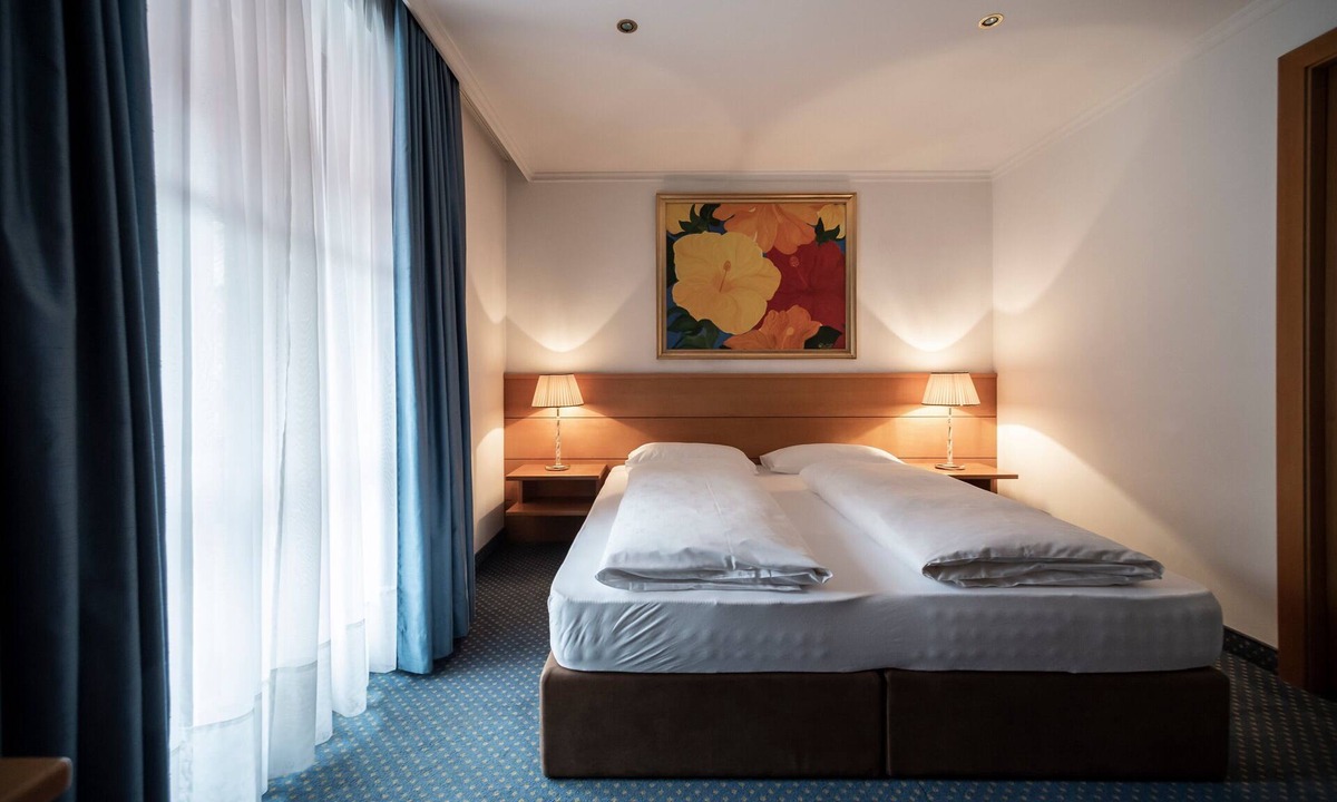 Ortisei Apartment | Villa Stella Apartment N 48 – Nearby Ski Lifts, Mountain View, Wi-Fi, Balcony and Garden
