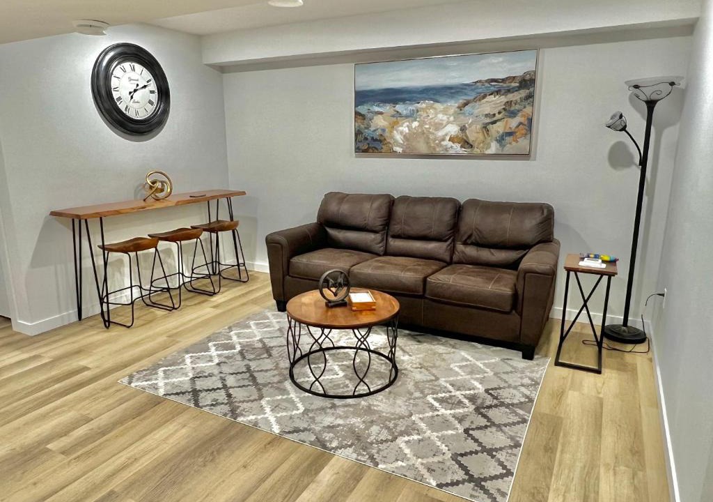 West Edmonton Apartment | Vinash Luxury Suite