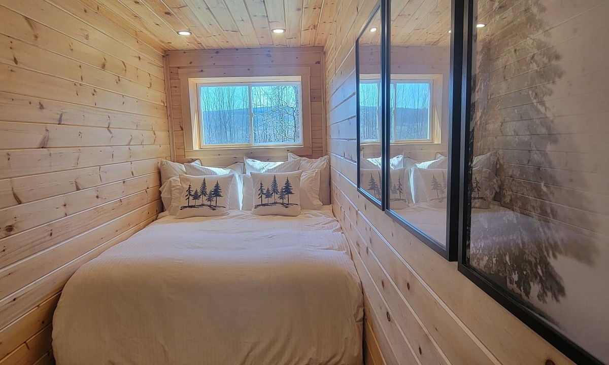 Kimberley House | Vintage Hideaway With a view and Hot-Tub