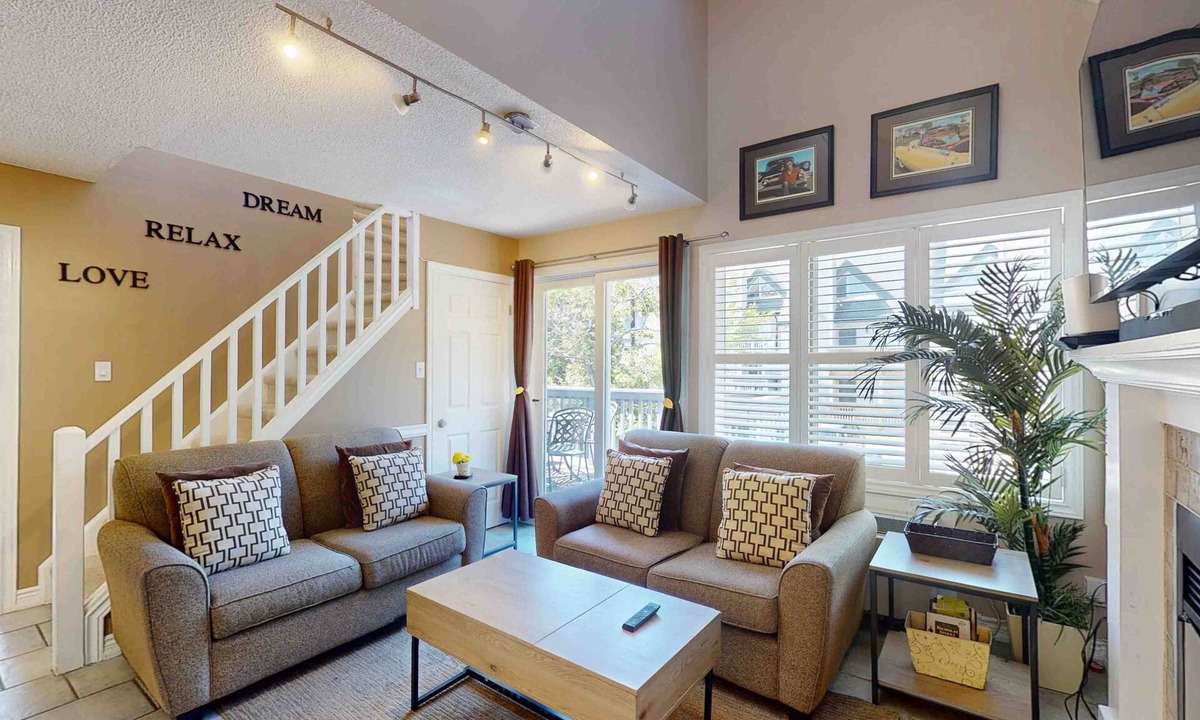 Craigleith Condo | Walk-to-slope condo w/fireplace, pool & tennis