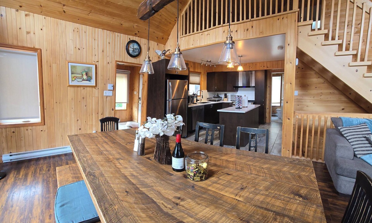 Notre-Dame-de-Pontmain Cottage | Waterfront Family Cottage!