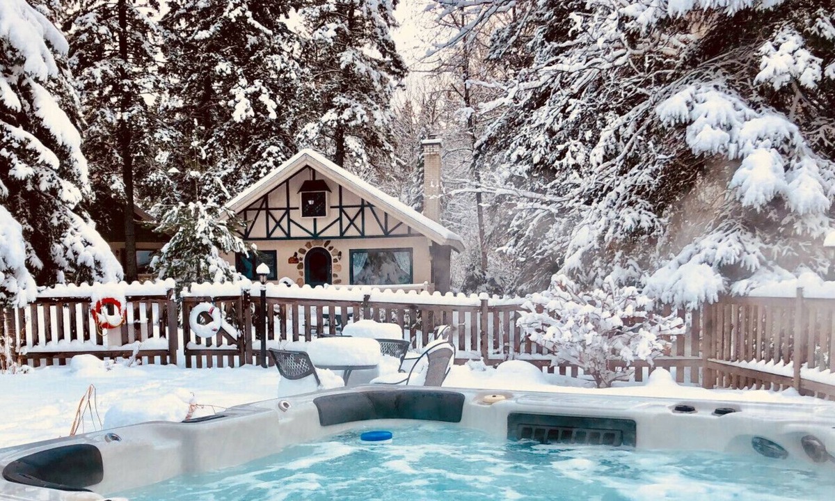 Val David Ski Chalet | Waterfront chalet - Lake La Sapiniere, Village Suisse Resort, heart of Val-David