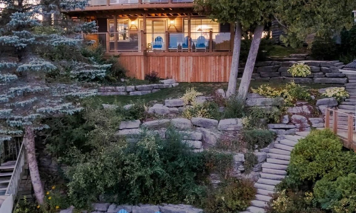 Fenelon Falls House | Waterfront Cottage w/Firepit, Boathouse, Canoes & Game Room