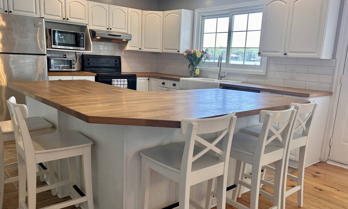 Lanark Highlands Cottage | Waterfront Cottage 1 hr from Ottawa
