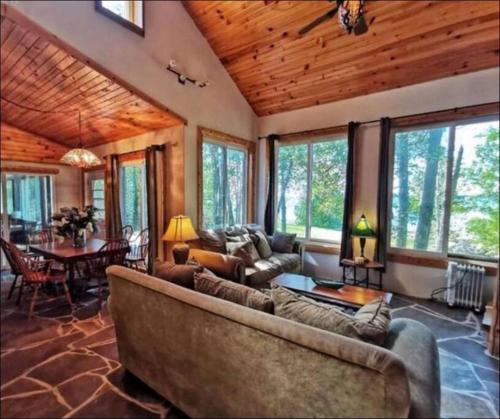 Lion's Head House | Waterfront Cottage in Lion's Head