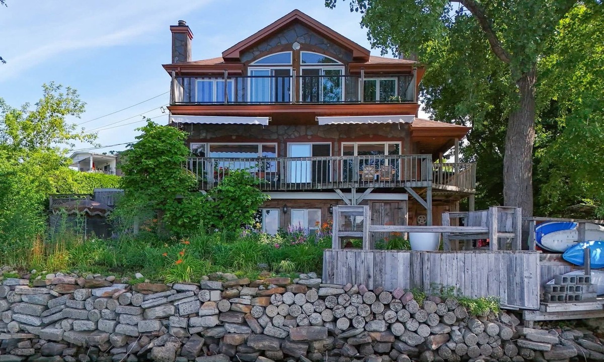 Pincourt Apartment | Waterfront lakefront apartment 300742