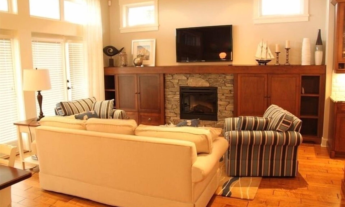 Regional District of Nanaimo House | Waterfront Luxurious Beach Home with Shared Pool