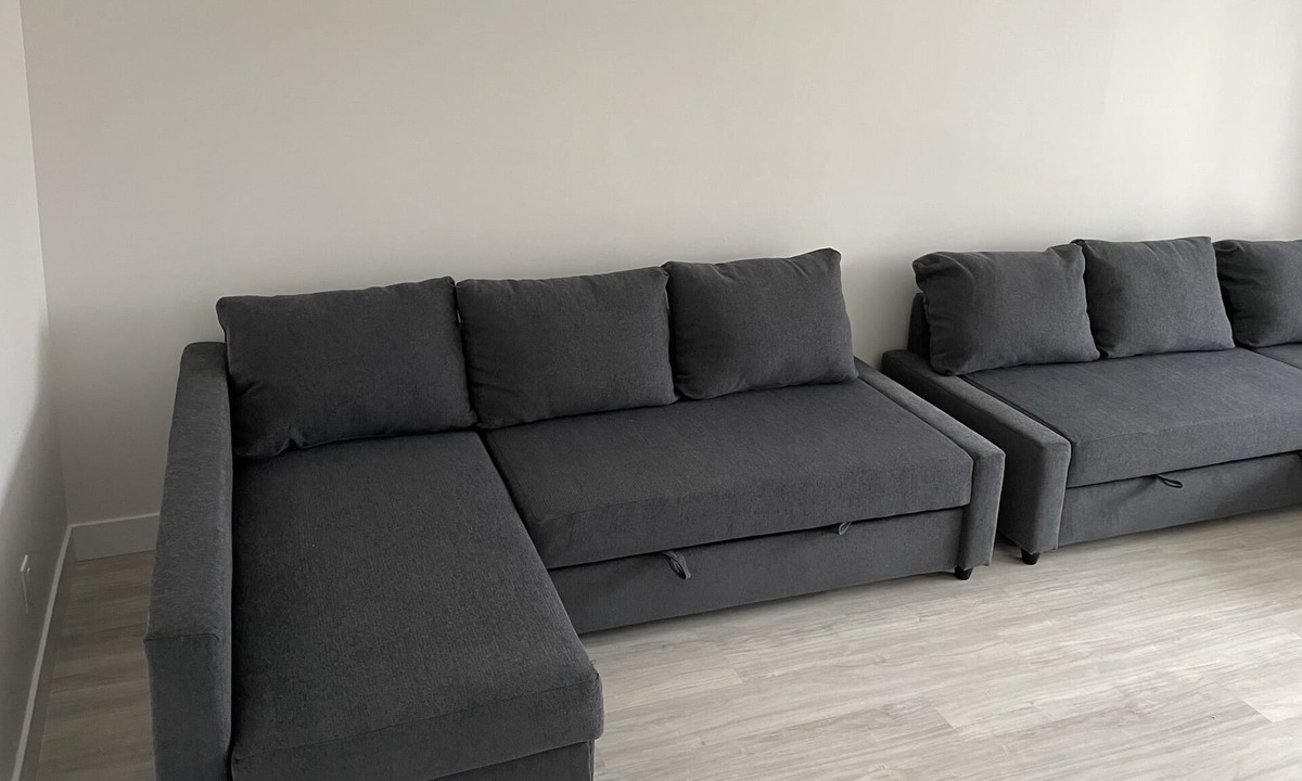 Laval Apartment | Waterfront unit with outdoor hot tub