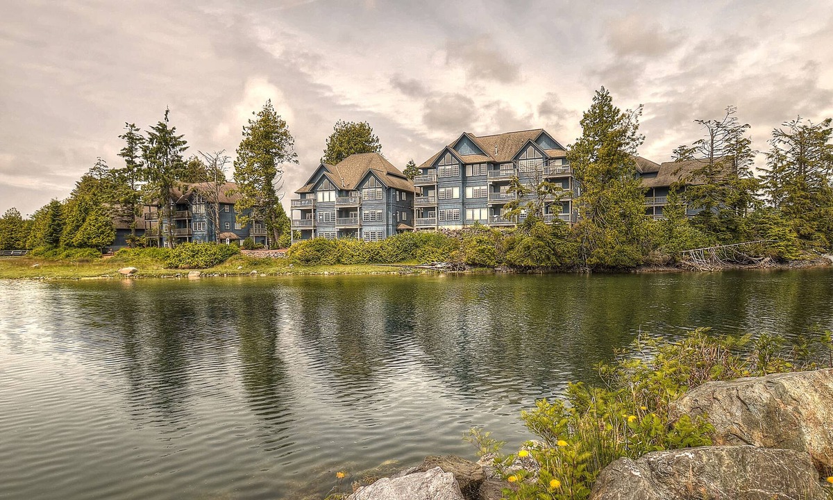Ucluelet Hotel | Waters Edge Shoreside Suites