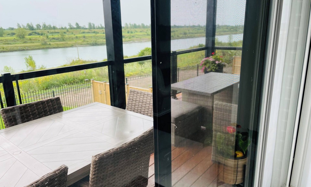 Welland House | Waterview Estates Luxurious Stay is 20min from Niagara falls, stunning location
