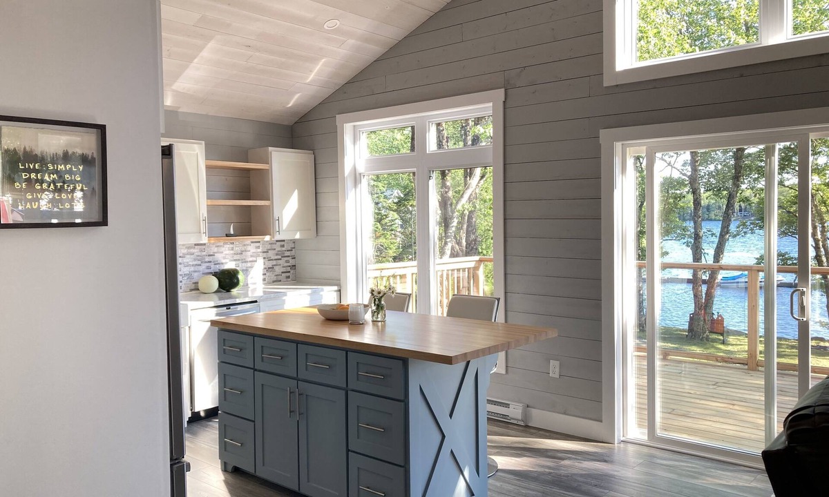Clare House | West End Lakehouse