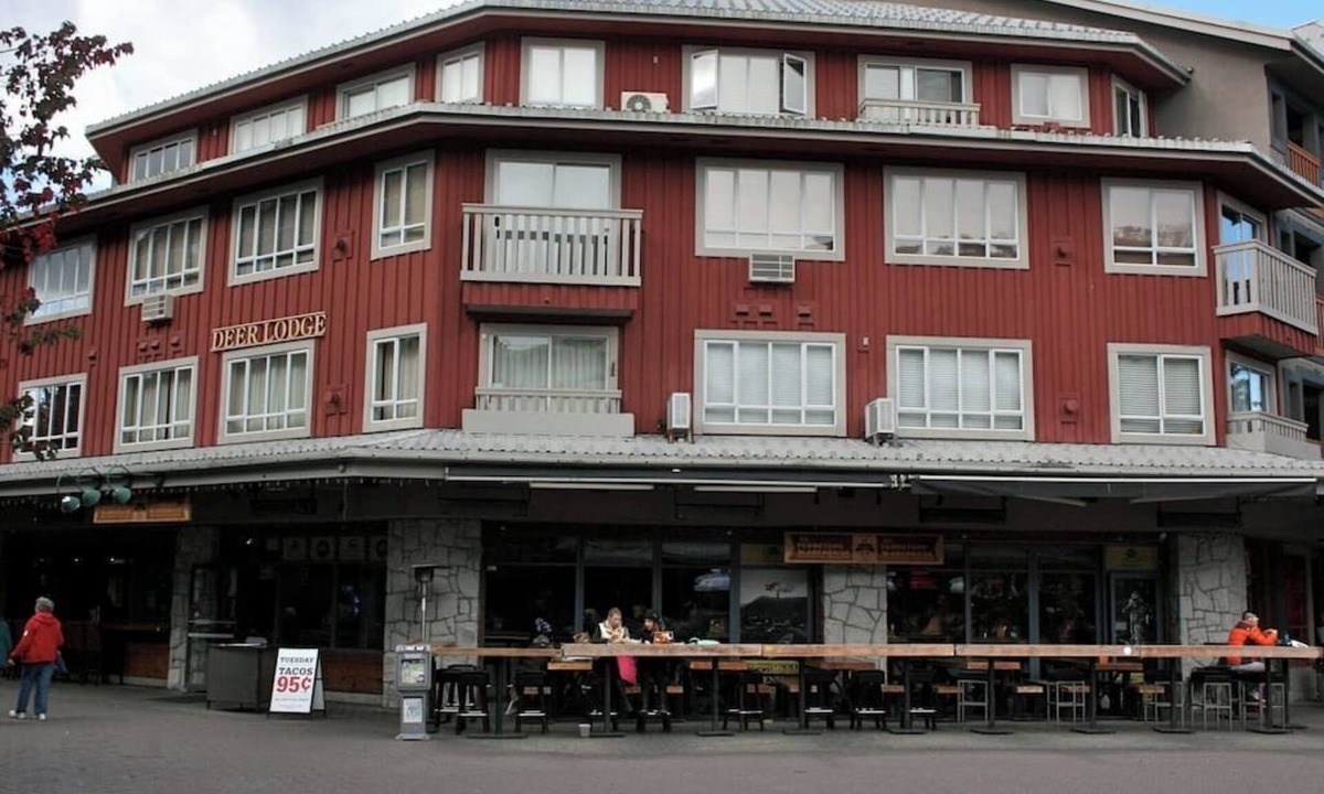 Village North Apartment | Whistler Village - Best location - spacious - Village stroll - Walk to lift - bars - restaurants - grocery store - liquor store Deer Lodge 341