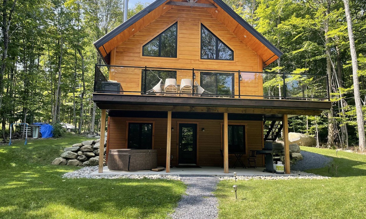 Potton Ski Chalet | Wood is Great - Owl's Head Chalet and Spa