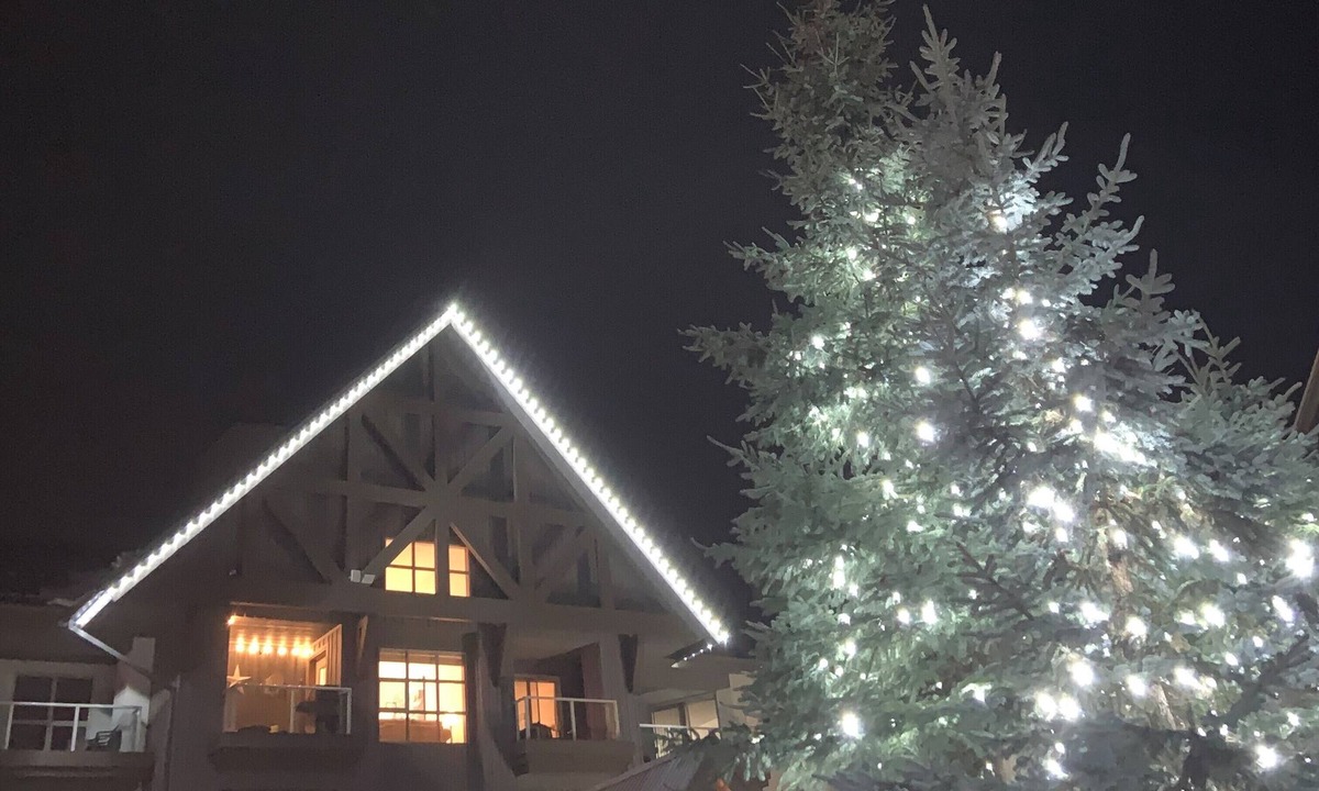 Upper Village Condo | XL Luxury Penthouse. Top 1%. The Aspens. A/C, Pool, 3 hot tubs, ski-in ski-out.