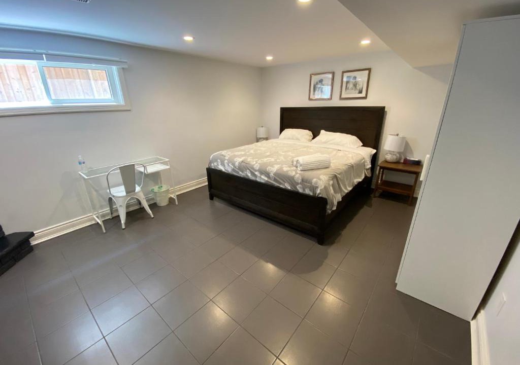 Willowdale House | Yonge and Finch Subway !R Spacious & Stylish Prvt Bdr with Shared Bathroom