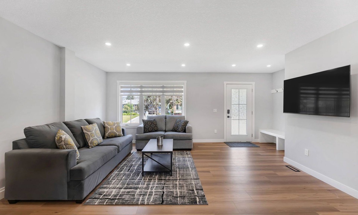 Haysboro House | Your stay in Comfortable 2BR|2Bth in Haysboro