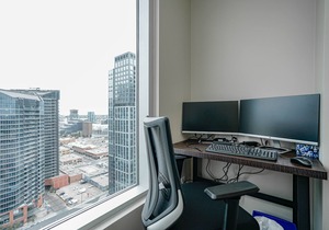 1 bedroom high floor condo with beautiful downtown view