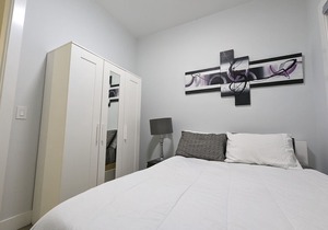 1 Queen Side Bedroom Deluxe Suite