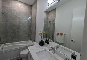 1 Queen Side Bedroom Deluxe Suite