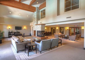 #106 Downtown Waterscapes Large Ground Level 3 Bed Suite Downtown Kelowna