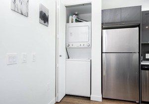 (1111)Downtown Glasshouse+Spacious 1 Bdr+Fast WiFi