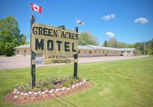 (12) Private Double Suite at Green Acres Summerside